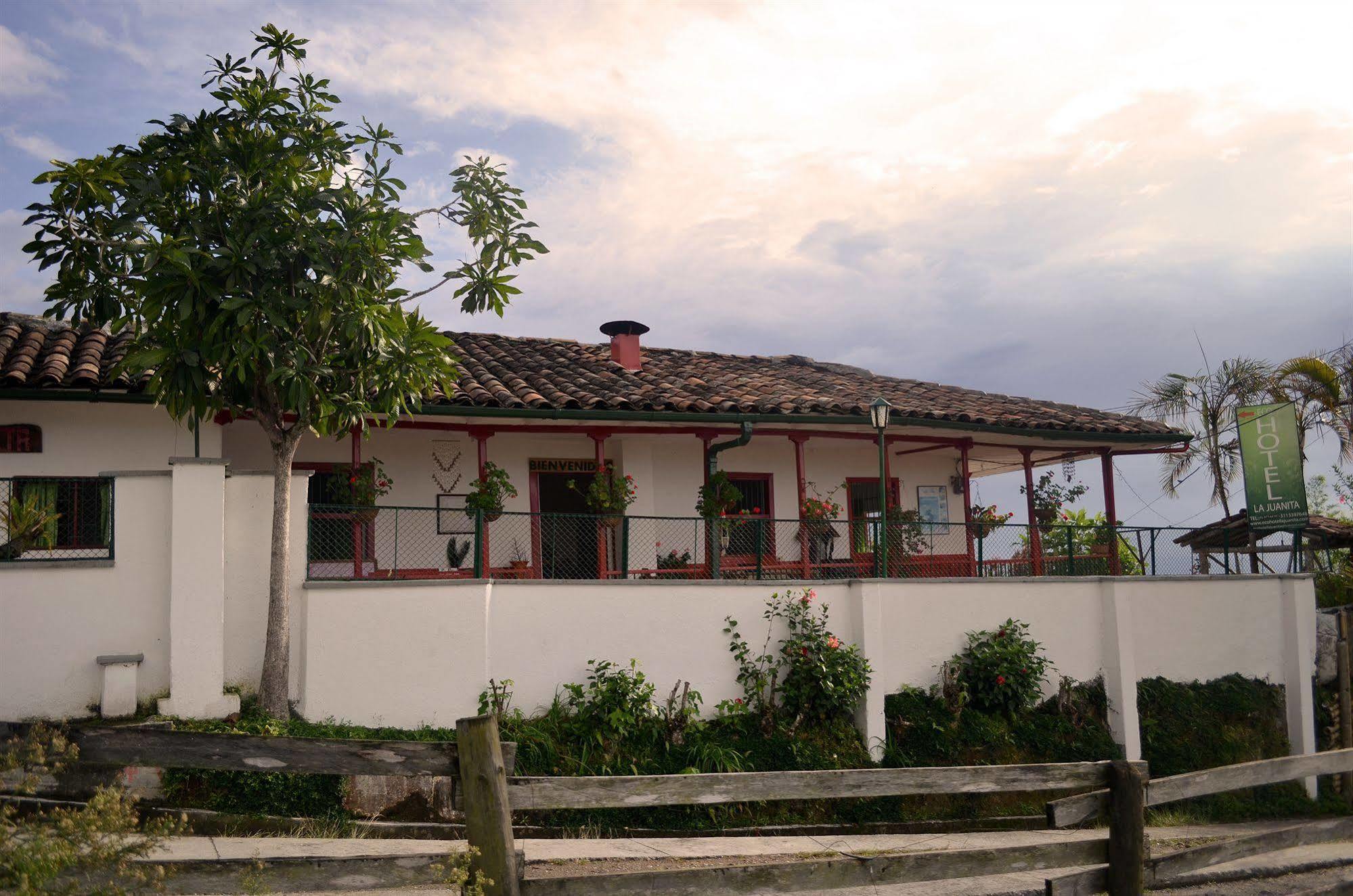 Eco Lodge La Juanita Manizales Exterior photo